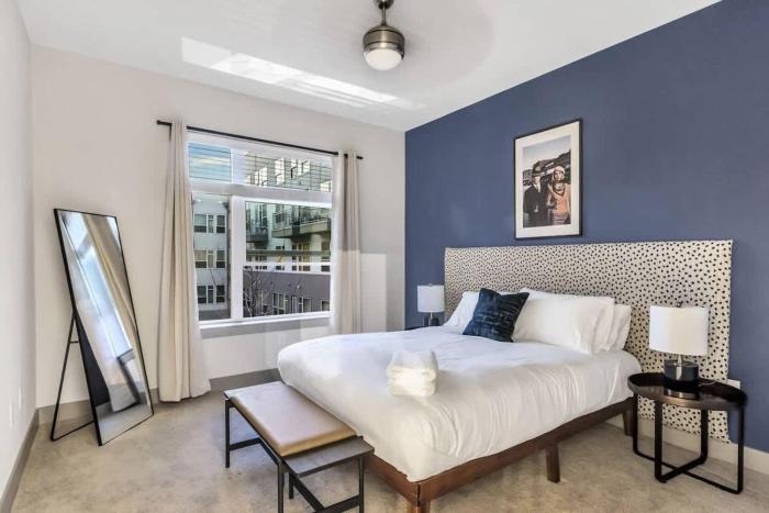 Boulevard Stays Stylish and Beautiful 1BR Suite Pool Parking