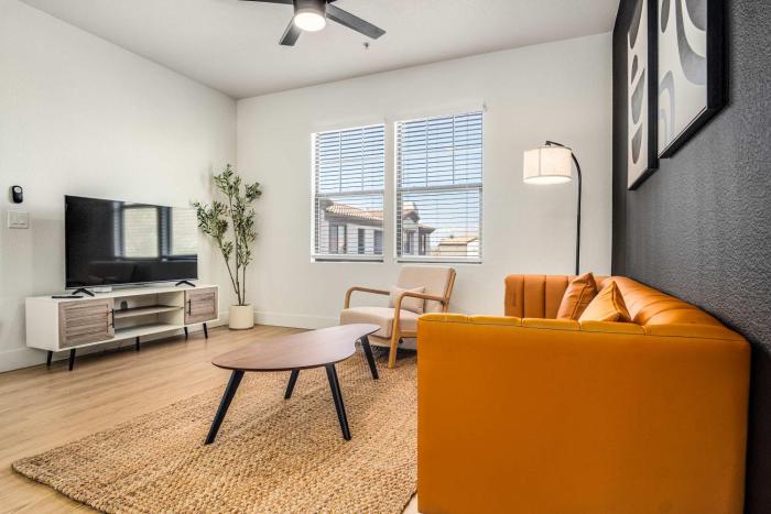 Boulevard Stays Luxe 1BR by Stadium Pool Parking Gym 03