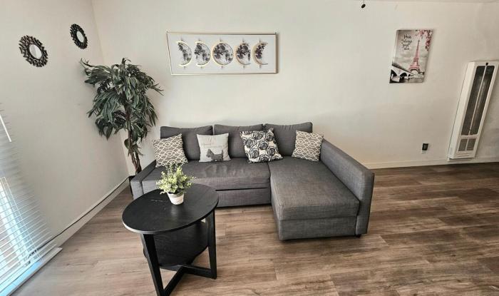 Spacious Silverlake Apartment