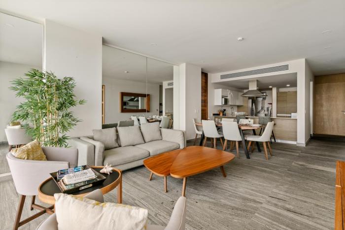 Classic 2BR Condo pool near beach