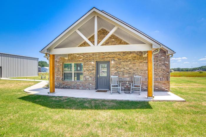 1 Mi to Lake Texoma: Expansive Outdoorsy Escape!