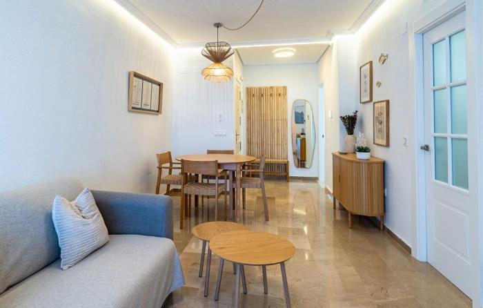 Portside paradise - 2-bedroom apartment steps from the marina