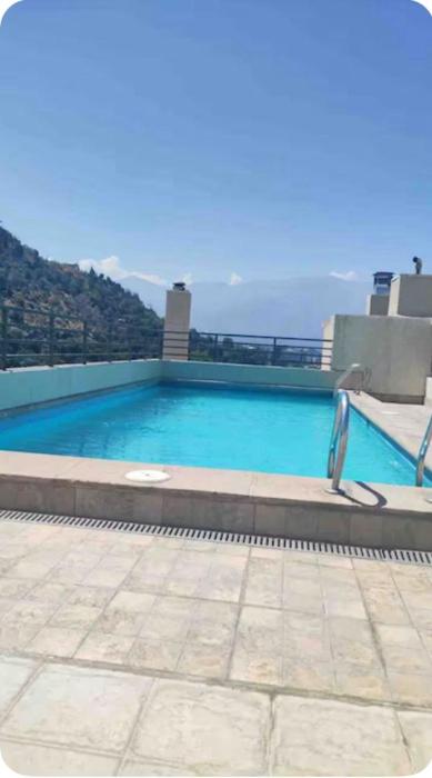 Muy cómodo cerca de clínicas, restaurantes y metro, caminable