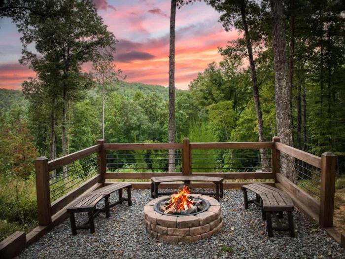 The Americana - Stunning Mountainside Retreat