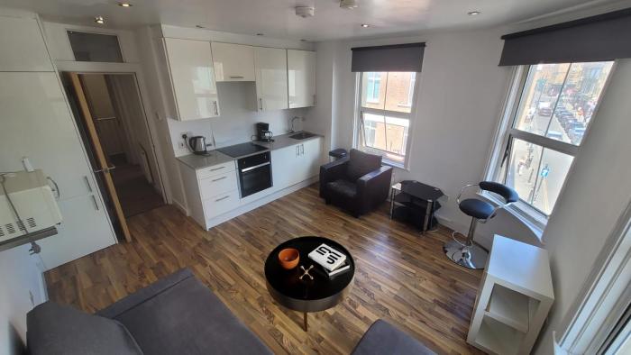 Shoreditch Corner - By City Sparrow