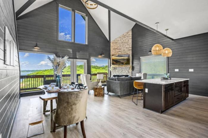 Luxe at Lake Haven - Pool Hot Tub and Game Room