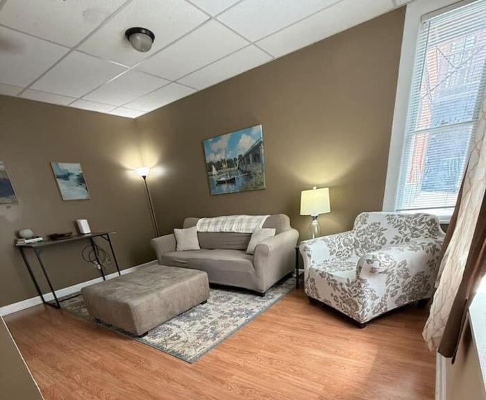 Cozy 2BR Apartment in the Heart of Morgantown WVU