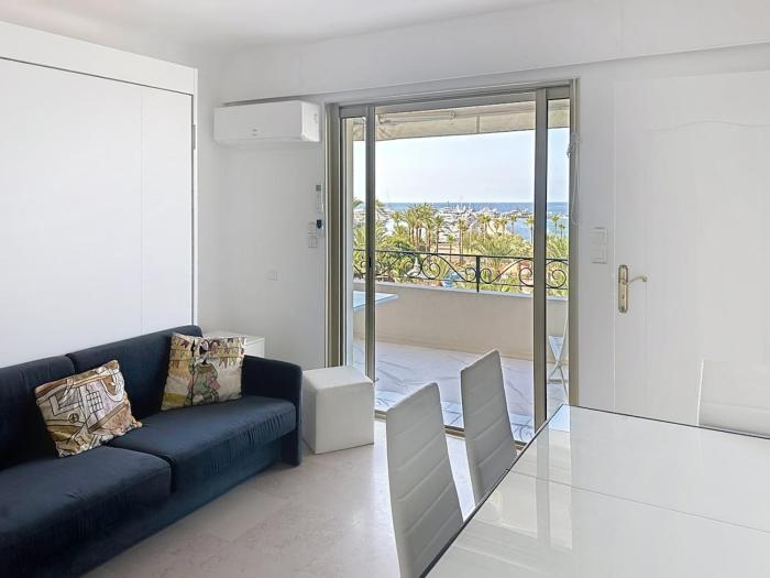 Bright one bedroom apartment on La Croisette