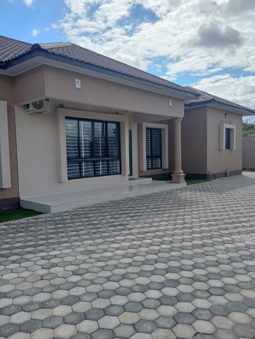 4 Bedrooms Solar Powered House