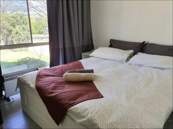 Dana-Large Room in a Shared House-Close to City & ANU-1