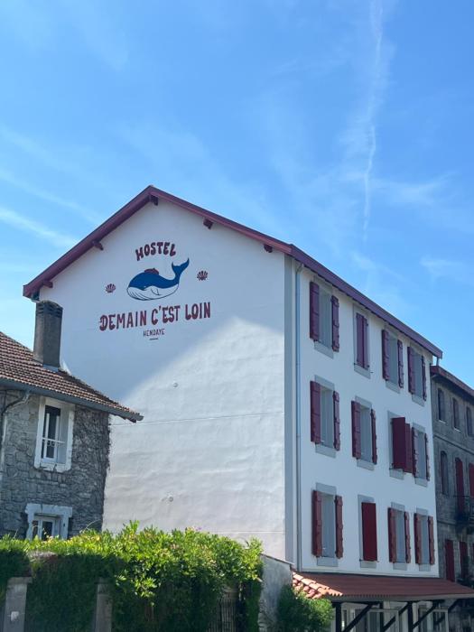 Hostel Demain cest loin