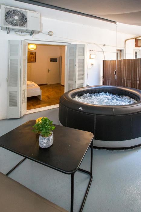 Athens Central Jacuzzi Retreat