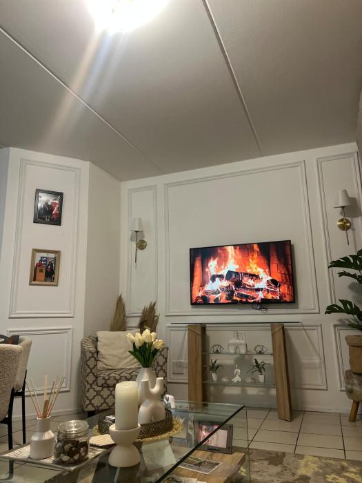 Modern 2BR apartment close 2 OR Tambo