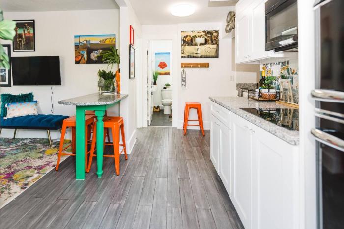 Hello Dali Surreal 2BR Retreat Nr Downtown St Pete