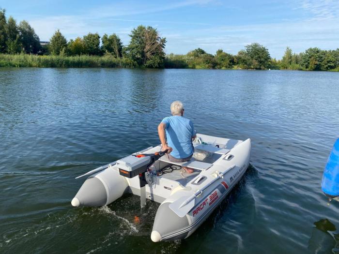 Exklusives Hausboot - Sauna, Sonnendeck & privates Beiboot