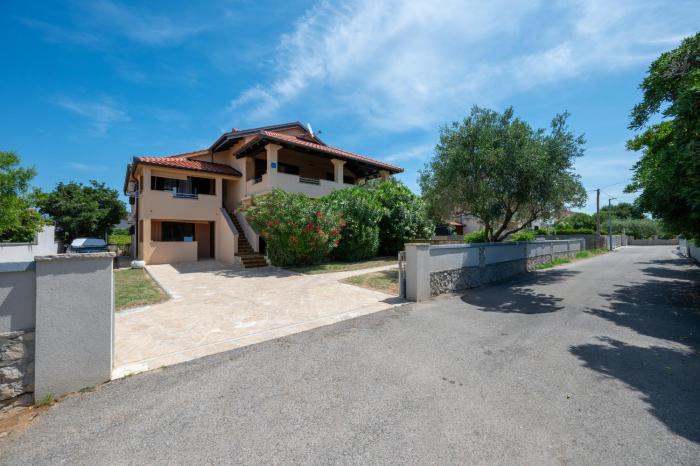 Apartments with parking space Nin, Zadar - 23551