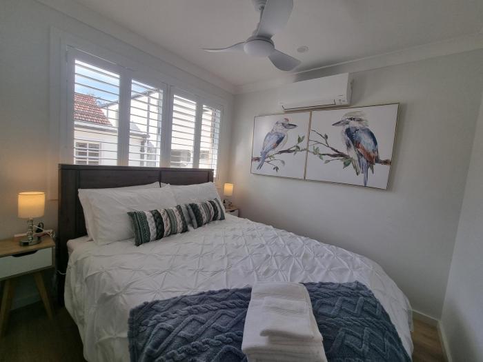 3BR Home 10 mins walk to Uni, free parking, AC