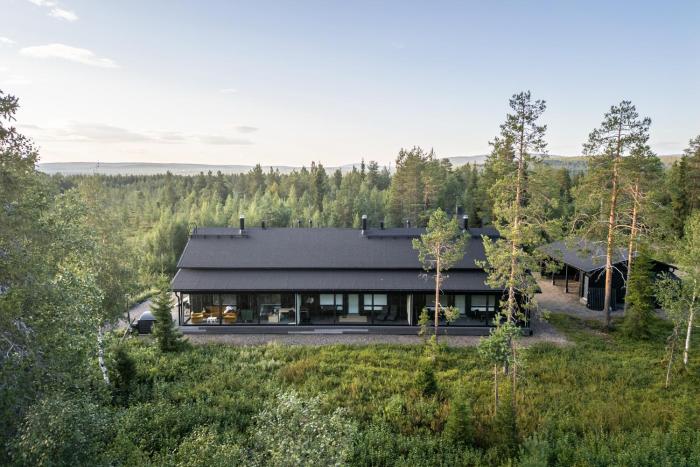 Modern house ski-in-out