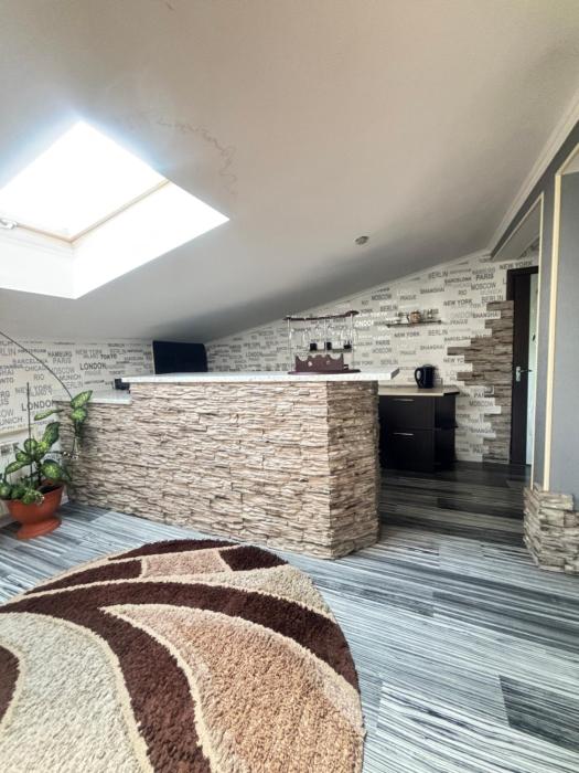 Stone City Apartment in Park Zone