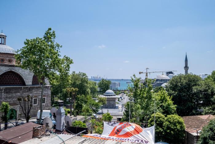 Spacious One Bedroom Apartment with View and Elevator