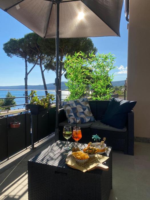 Trevignano Casa fronte lago