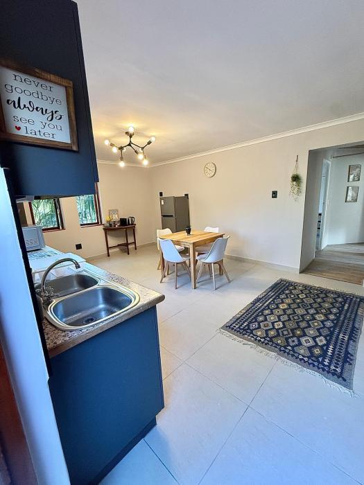 Spacious George self catering apartment for families, golfers, business travellers and couples 1 queen bed 2 sleeper couches