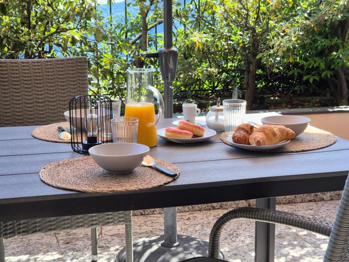 La BuCa - Como - Elegant apartment, 150 sq m - Private covered parking - Private terrace - Just 1500 mt from downtown