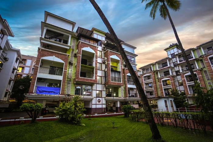 Skylight BnB E203 - 2BHK with pool walking distance to Candolim beach