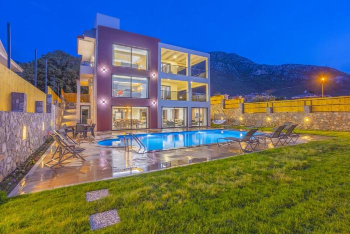 Private Luxury Villa with Large Pool, Jacuzzi and Barbecue in Fethiye Ölüdeniz