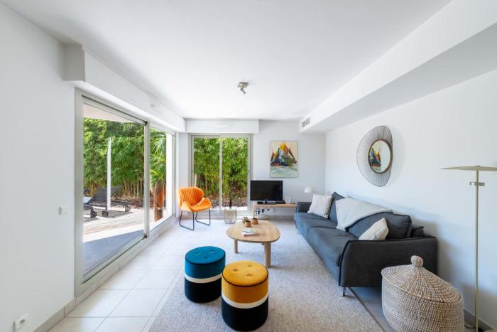 1-Br Garden Apartment with Pool Peaceful Private Parking