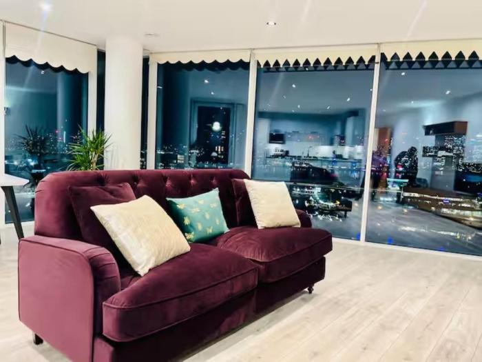 Stunning O2 Skyline Views Walk to ExCeL & WiFi