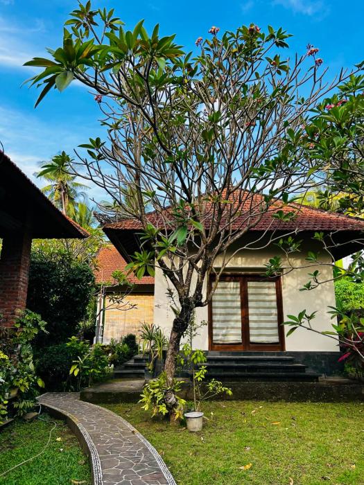 5 mins to the Beach with Tropical Garden