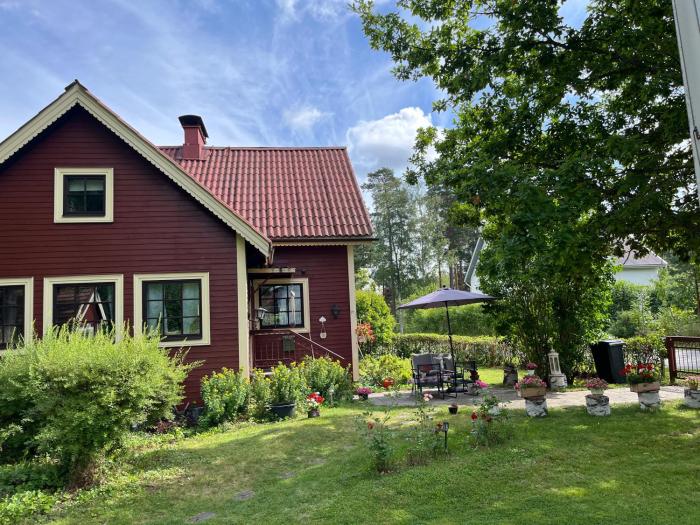 Viehättävä talo Mäntässä.