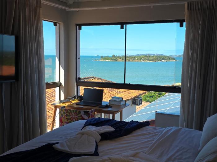 Vista para o mar, Praia e Piscina no Condomínio Búzios Resort Pé na Areia