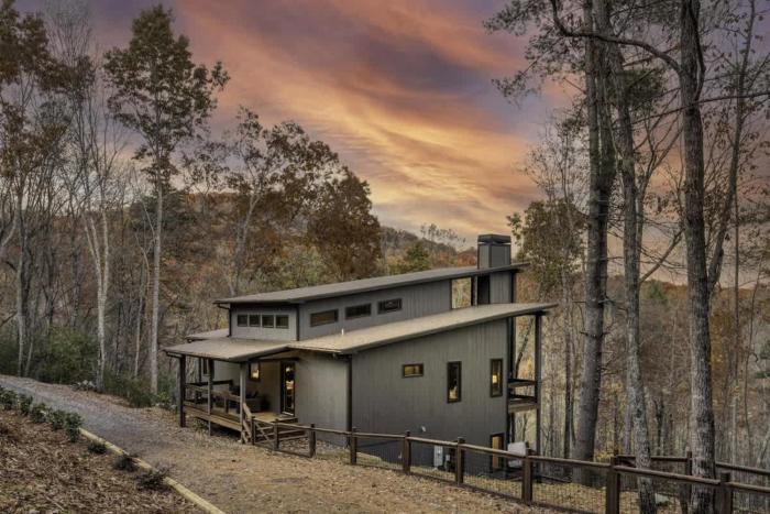 Modern Rustic Cabin with Sprawling Views and Hot Tub