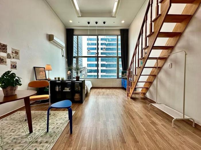 Cozy Duplex Rental 10 sec from Hongik stn