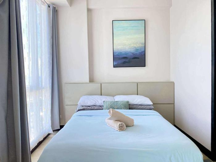 Studio with balcony in 8 Newtown Blvd