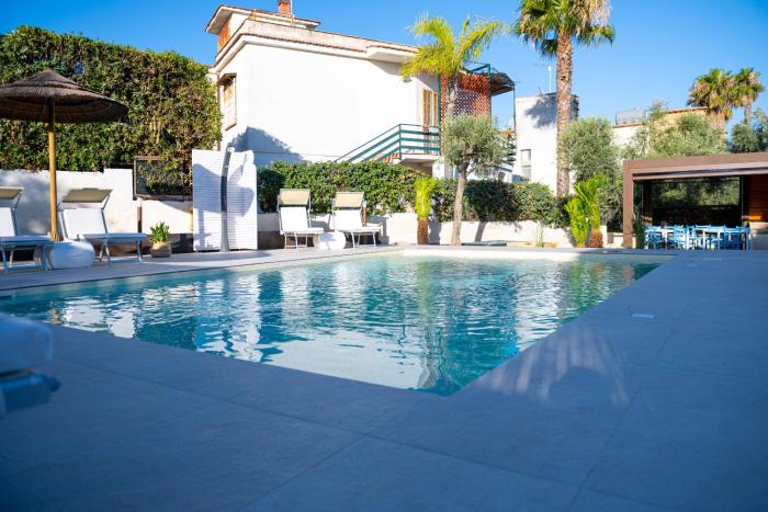 DimorAmare LUXURY BeB POOL AND BEACH