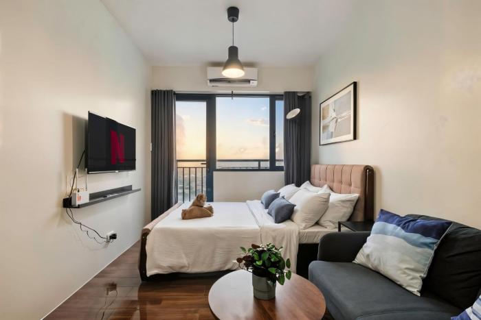 Makati Penthouse Studio with City Views