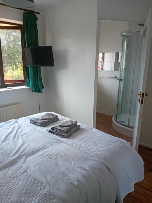 Airport 4 bedrooms NEC 6 beds