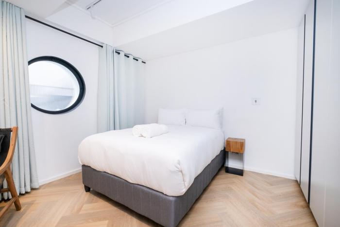 Zeeland Pier 1002 -Top Floor City Apartment with Onsite Parking