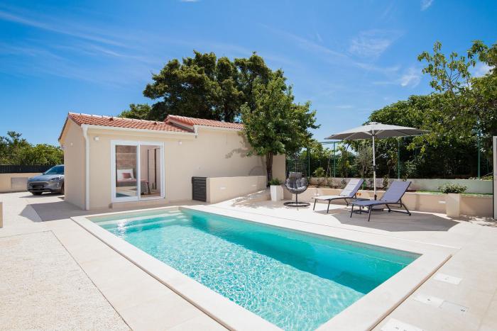 Villa Cvita for 2 people near Pula with private heated pool