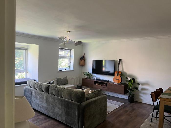 Wallington Green, near station, 30 min to London Bridge, 27 min to LDN Victoria