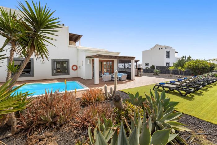 Villa Zafiro 17 by Escape Home