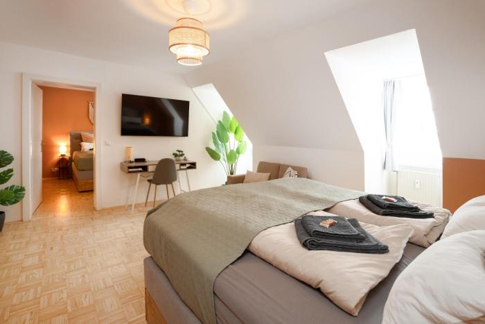 Altstadt Suite Jakominiplatz - 2BR, Lift & Free Parking by HERO HOMES Graz