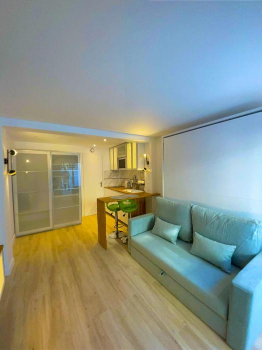 Studio spacieux avec terrasse privée, clim et parking payants