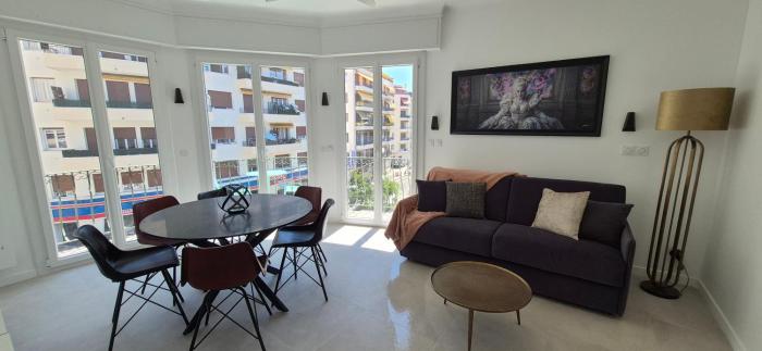 Iconic and bright style in Nice