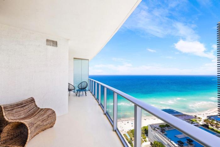 Oceanfront Luxe Apt 24th Floor