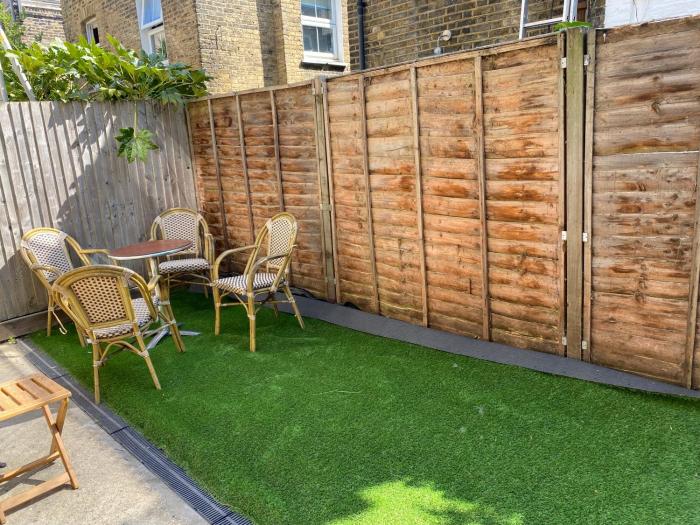 Vauxhall C-London cosy garden flat