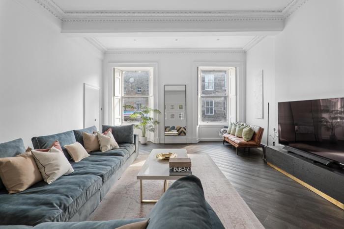 Edinburghs Finest - Chic and Luxurious Shore Apartment
